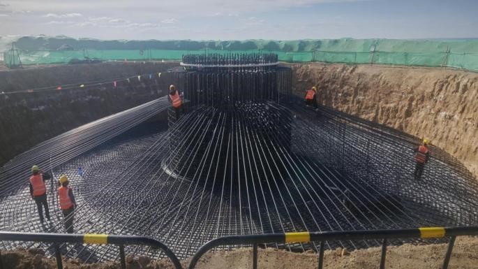 風(fēng)馳電掣！其亞集團(tuán)300萬千瓦風(fēng)光一體化項(xiàng)目首臺(tái)風(fēng)機(jī)澆筑 　　