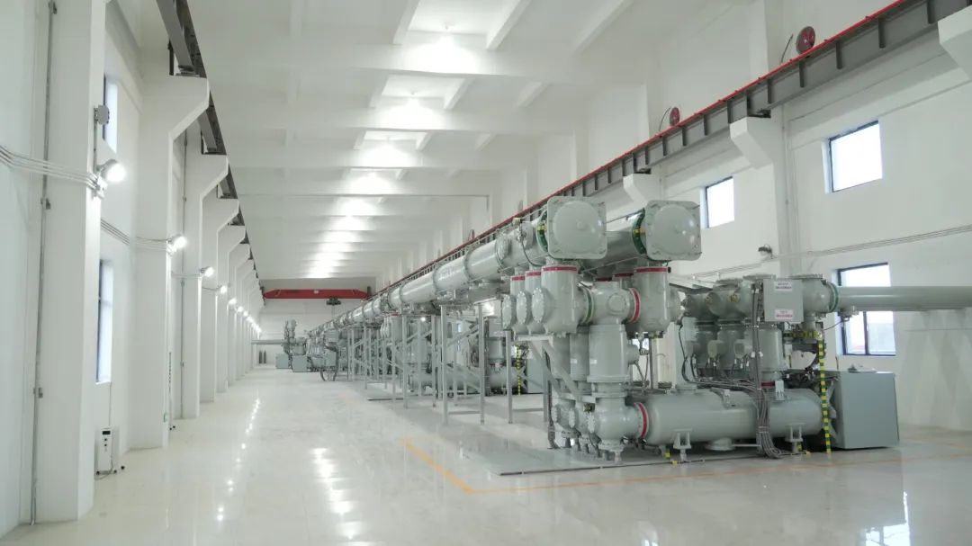 投產(chǎn)在即！其亞金屬硅項目首期220KV金屬硅變電站通電！