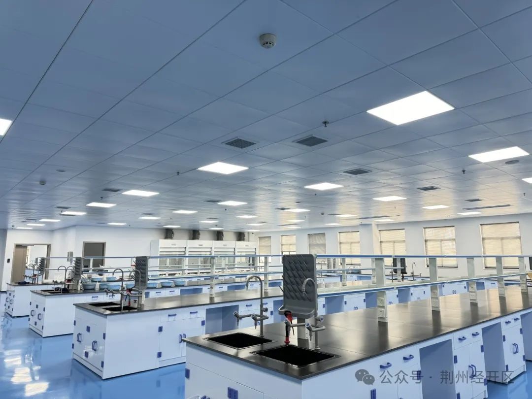 湖北2萬噸電子級(jí)、坩堝級(jí)高純石英砂項(xiàng)目試產(chǎn) 　　 　　