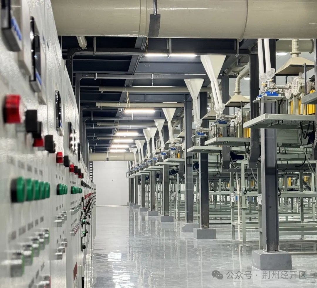 湖北2萬噸電子級(jí)、坩堝級(jí)高純石英砂項(xiàng)目試產(chǎn) 　　 　　