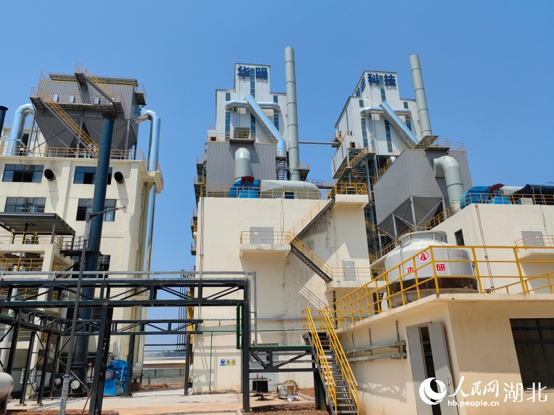 湖北武穴：從60元到2000元，石灰石變成納米碳酸鈣 　　