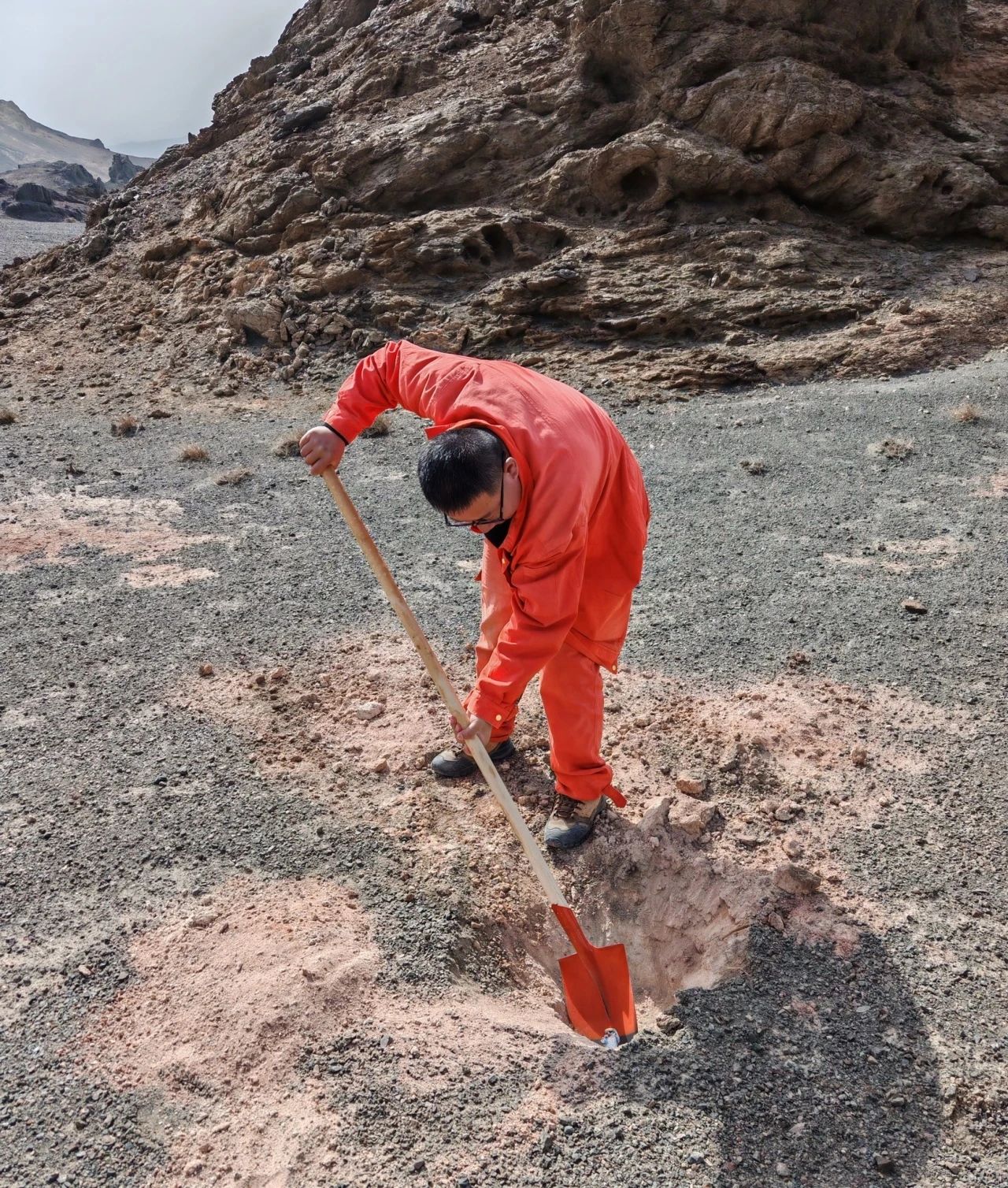 新疆托克遜縣：鈉基膨潤土礦啟動勘查 　　