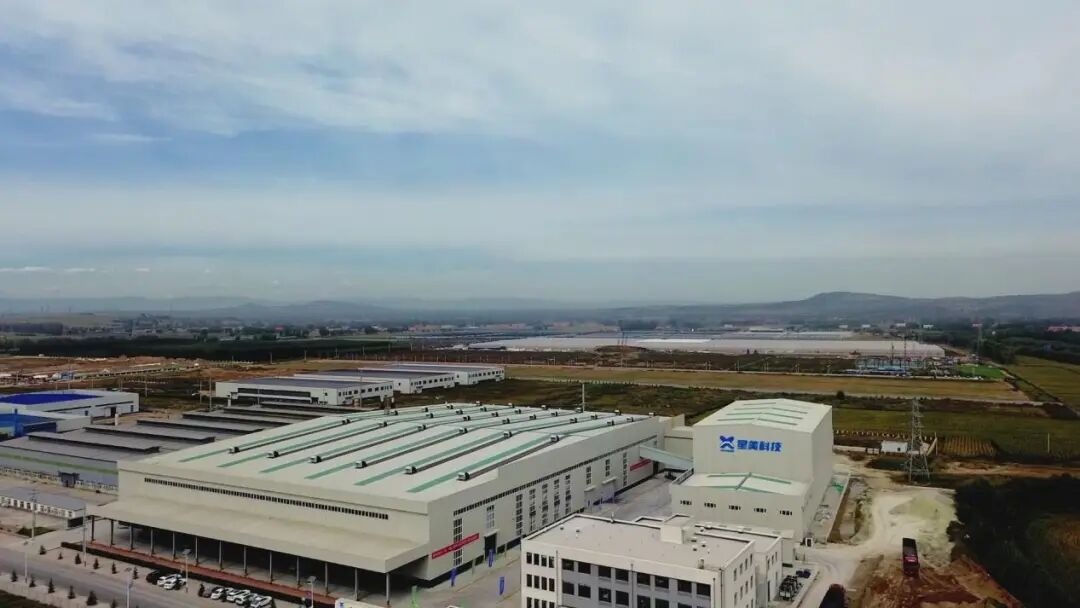 全球首座無(wú)塵化膨潤(rùn)土貓砂工廠將在內(nèi)蒙古寧城縣投產(chǎn)